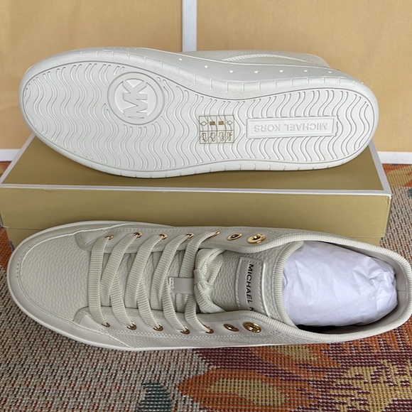 MICHAEL KORS SHEA MID HIGH TOP
FAUX LEATHER
49R4SHFE5L
BLACK
Fashion sneakers - Picture 4 of 16